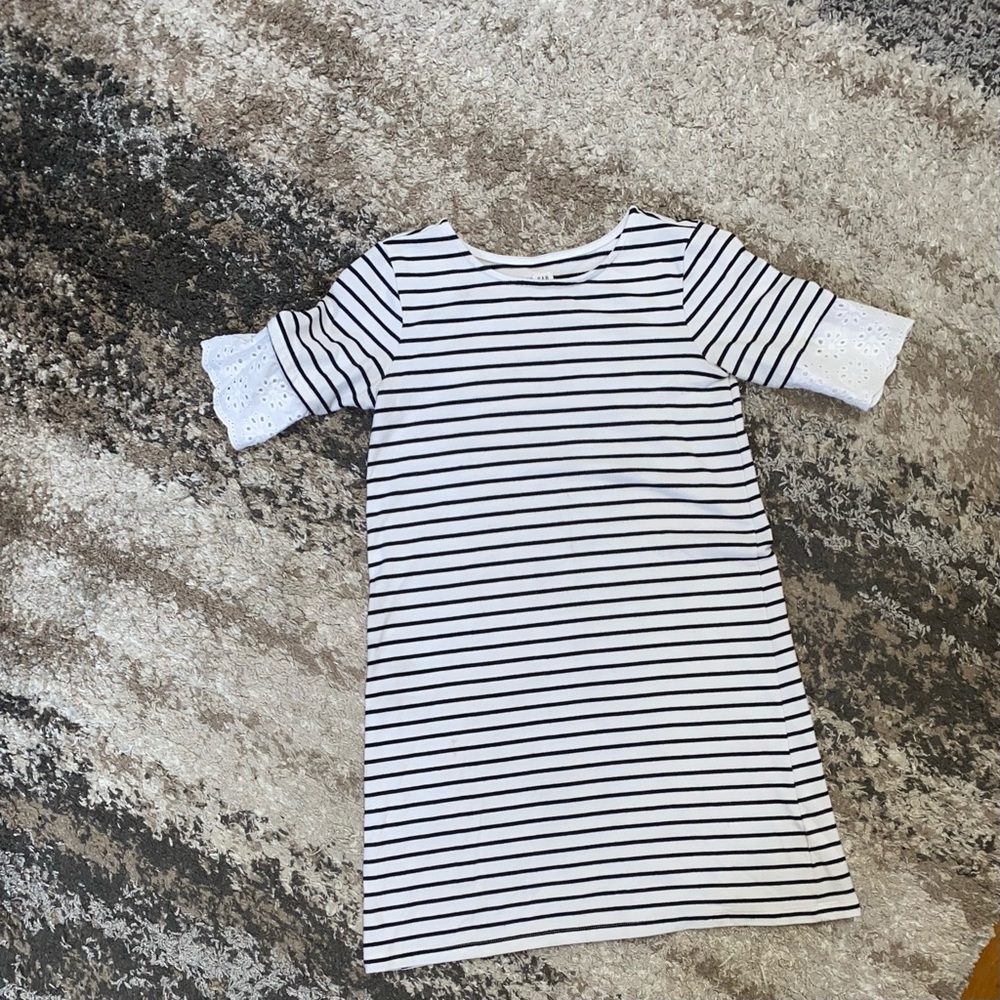 ▪️ʙʟᴀᴄᴋ + ᴡʜɪᴛᴇ sᴛʀɪᴘᴘᴇᴅ ɢᴀᴘ ᴅʀᴇss ▪️